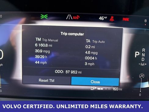 Used 2024 Volvo XC40 B5 Plus image 23