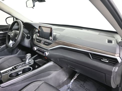 Used 2023 Nissan Altima 2.5 SV image 14