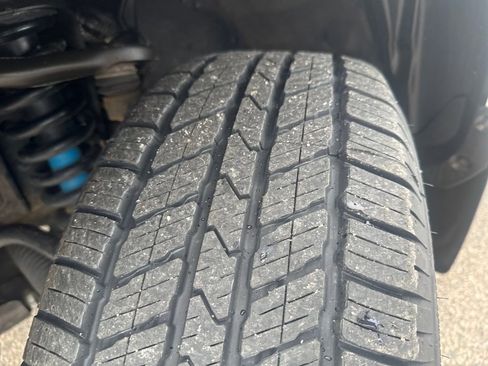 Used 2018 Toyota Tacoma TRD Sport w/ Technology Package image 40