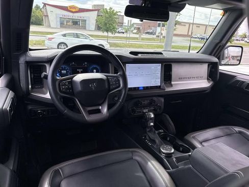 Used 2025 Ford Bronco Outer Banks w/ Sasquatch Package AWD/4WD image 13