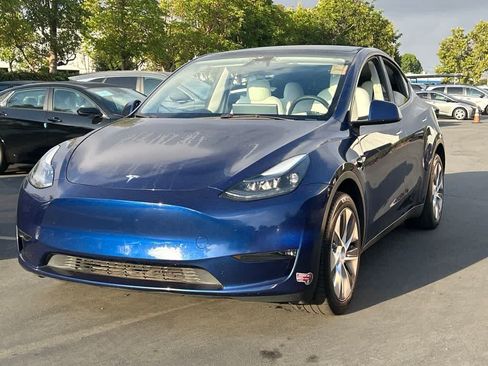 Used 2023 Tesla Model Y Long Range AWD/4WD image 1