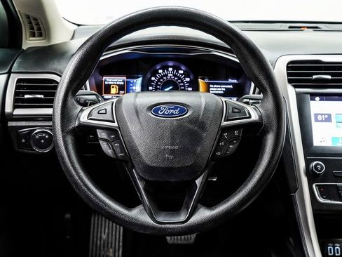 Used 2019 Ford Fusion SE image 17