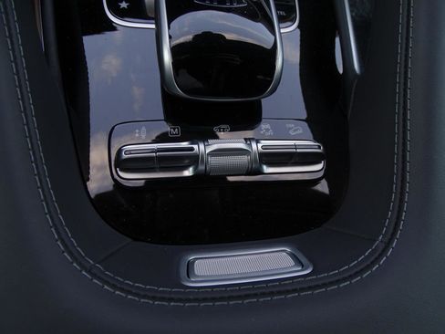 Used 2023 Mercedes-Benz Maybach GLS 600 4MATIC image 32