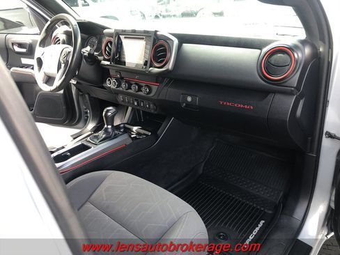 Used 2019 Toyota Tacoma TRD Off-Road image 23