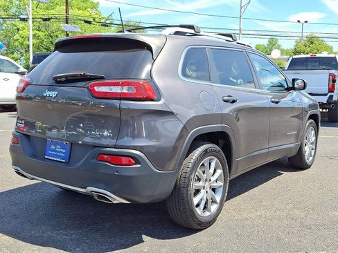 Used 2018 Jeep Cherokee Limited AWD/4WD image 6