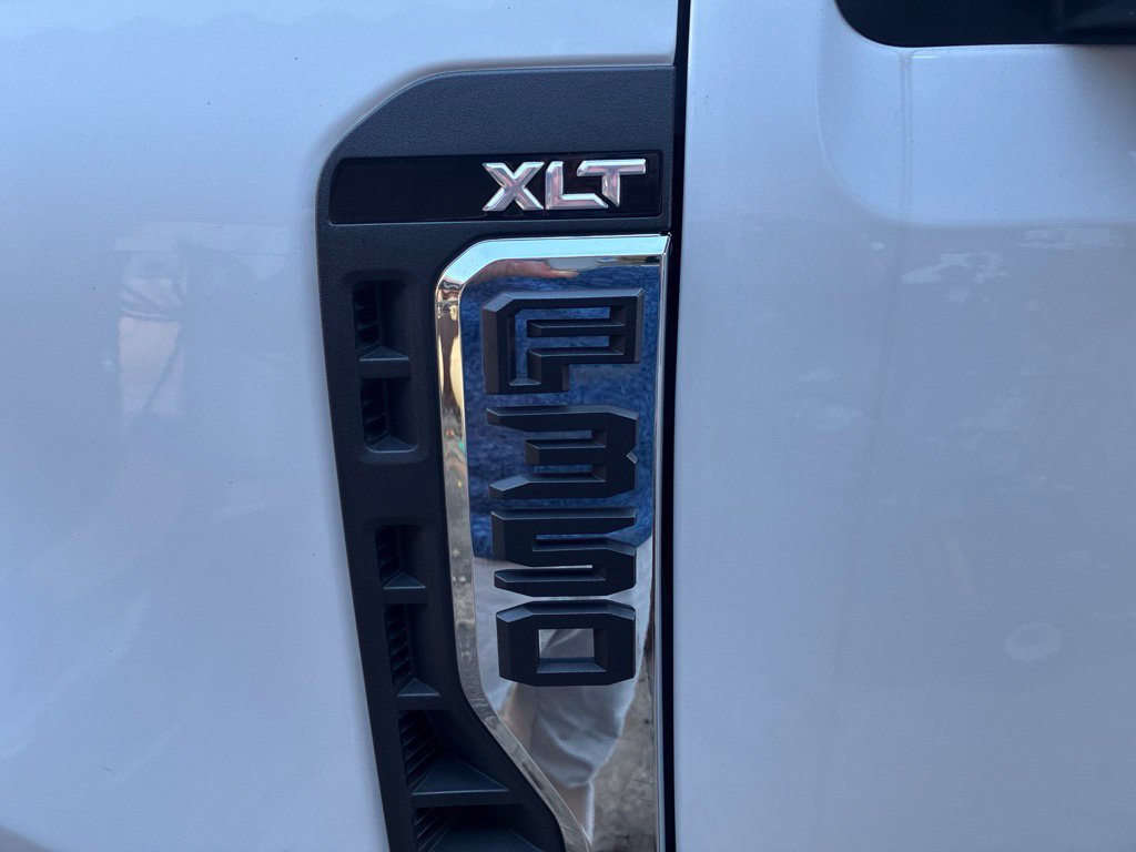 Used 2023 Ford F350 XLT AWD/4WD image 6