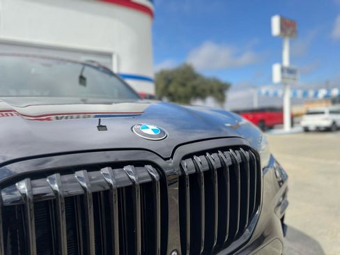 Used 2019 BMW X7 xDrive50i w/ M Sport Package image 12