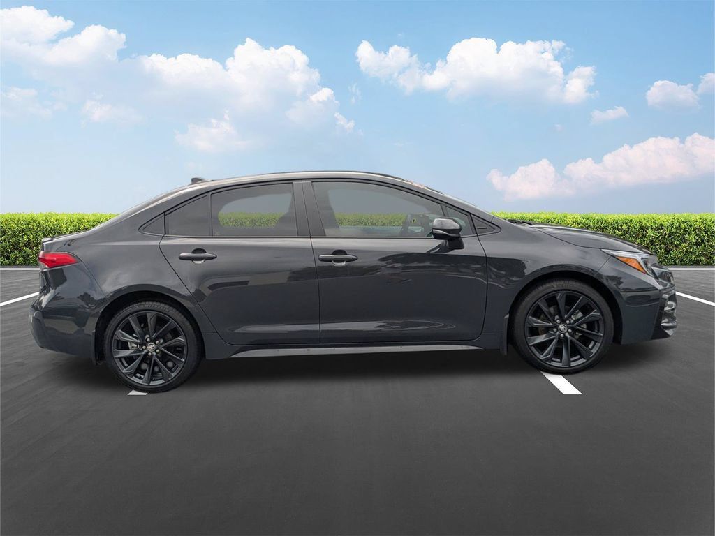Used 2026 Toyota Corolla SE FWD image 3