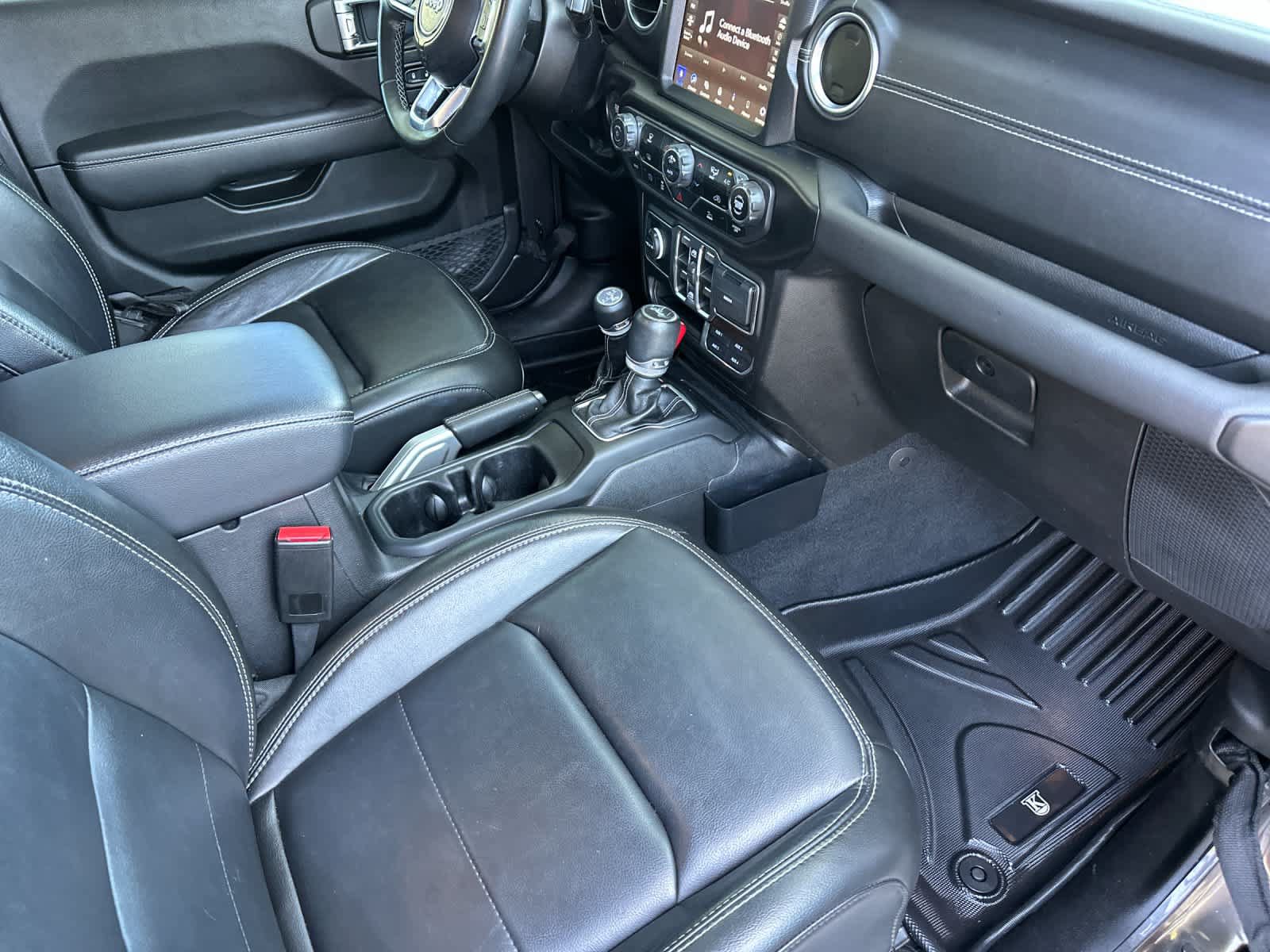 Used 2022 Jeep Wrangler Unlimited Sahara AWD/4WD image 15