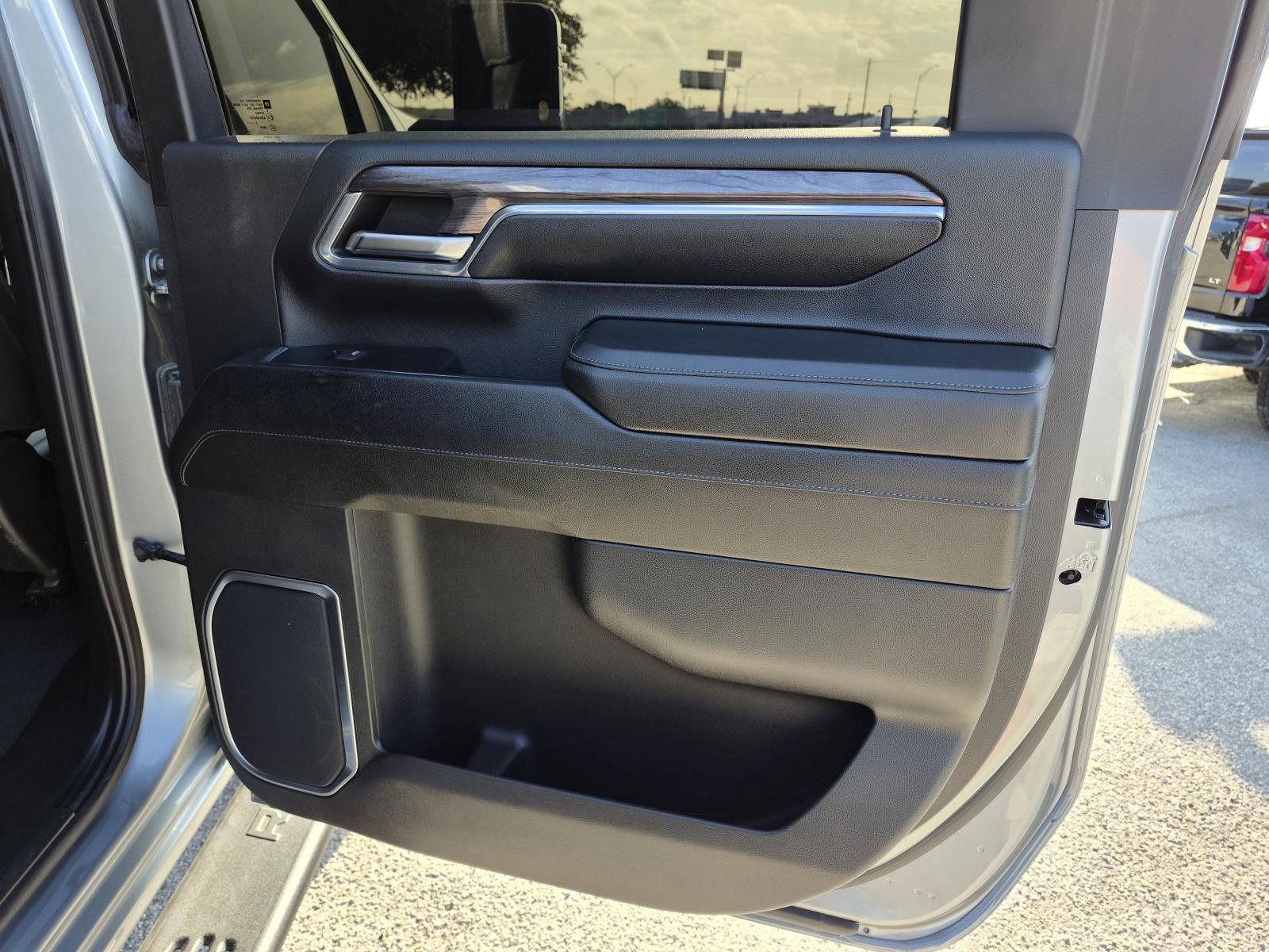 Used 2024 Chevrolet Silverado 2500 LTZ AWD/4WD image 10