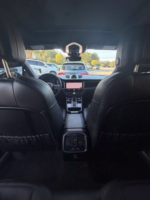 Used 2023 Porsche Macan AWD/4WD image 30