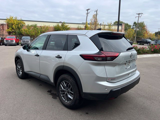 Used 2024 Nissan Rogue S AWD/4WD image 7