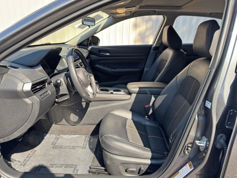 Used 2022 Nissan Altima 2.5 SR w/ Midnight Edition Package FWD image 16