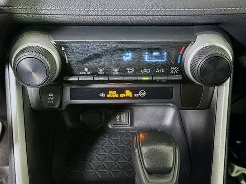 Used 2023 Toyota RAV4 LE image 22