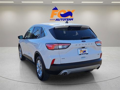 Used 2021 Ford Escape SE image 3