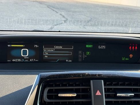 Certified 2021 Toyota Prius XLE AWD/4WD image 8
