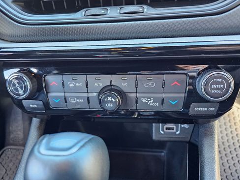 Used 2025 Jeep Compass Trailhawk image 12