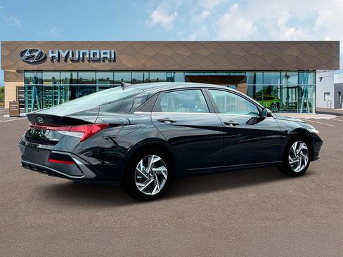 New 2025 Hyundai Elantra Limited w/ Cargo Package FWD image 8