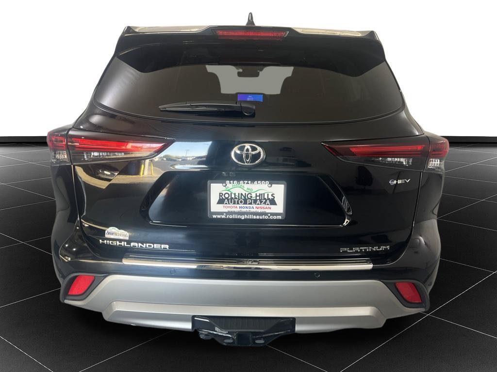 Used 2026 Toyota Highlander Platinum AWD/4WD image 4