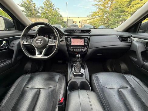 Used 2019 Nissan Rogue SL w/ Premium Package FWD image 2