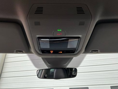 Used 2025 Volkswagen Atlas SE image 17