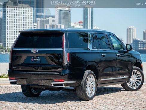 Used 2022 Cadillac Escalade ESV Premium Luxury image 4