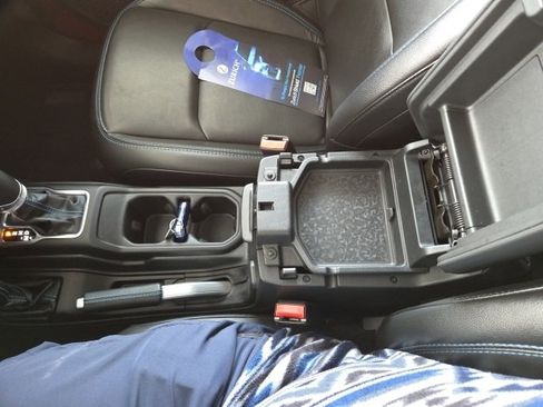 Used 2022 Jeep Wrangler Unlimited Rubicon 4xe w/ Dual Top Group image 64