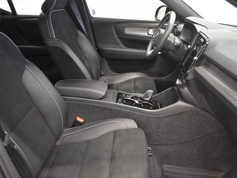 Used 2021 Volvo XC40 T5 R-Design w/ Advanced Package AWD/4WD image 19