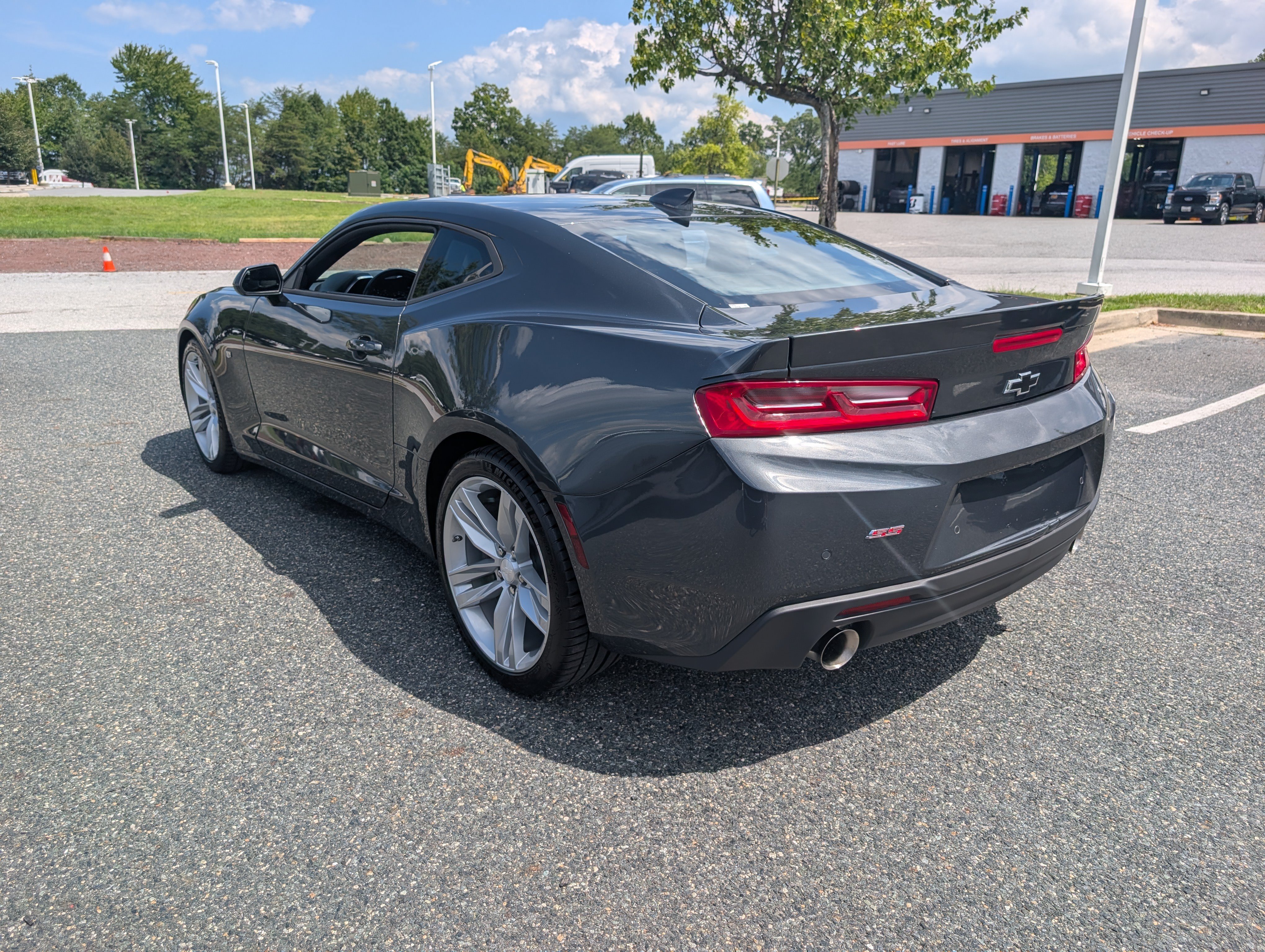 Used 2018 Chevrolet Camaro SS RWD image 6