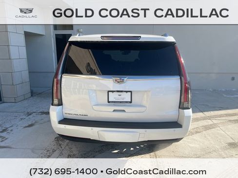 Used 2020 Cadillac Escalade Platinum image 3