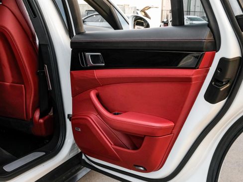 Used 2018 Porsche Panamera image 53