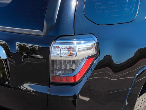 Certified 2022 Toyota 4Runner Limited AWD/4WD image 8