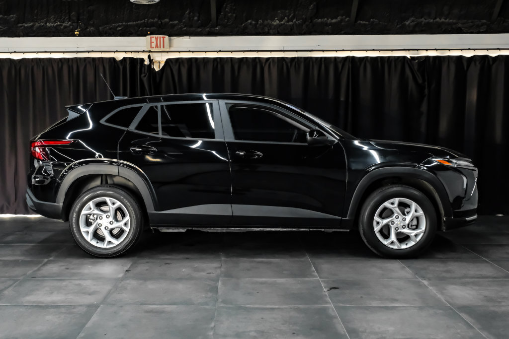 Used 2025 Chevrolet Trax LS w/ LS Convenience Package FWD image 7