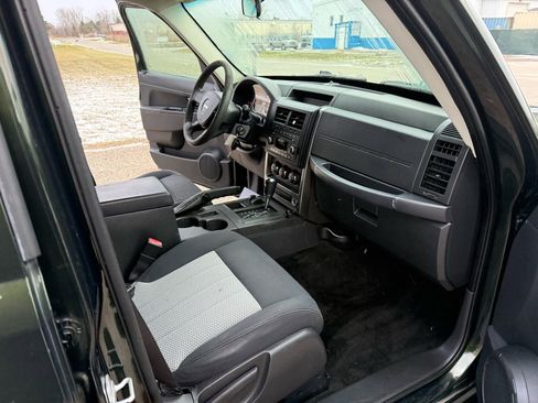 Used 2010 Jeep Liberty Sport image 17