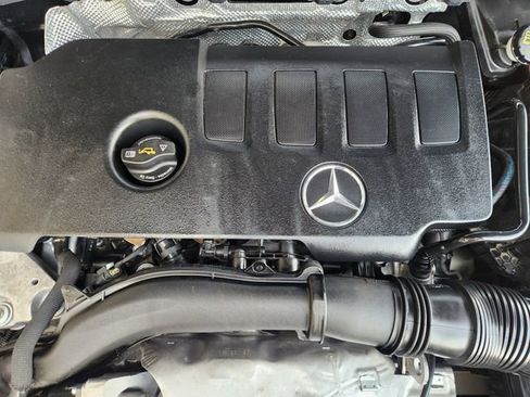 Used 2021 Mercedes-Benz GLB 250 image 33