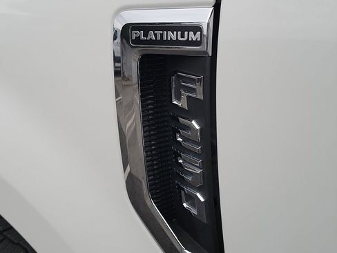 Used 2020 Ford F250 Platinum w/ FX4 Off-Road Package image 29