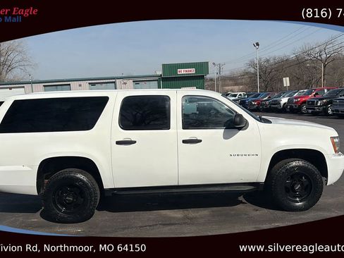 Used 2009 Chevrolet Suburban 2500 LS w/ Skid Plate Package image 6