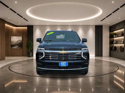 Used 2026 Chevrolet Suburban LT w/ Comfort Package AWD/4WD image 2