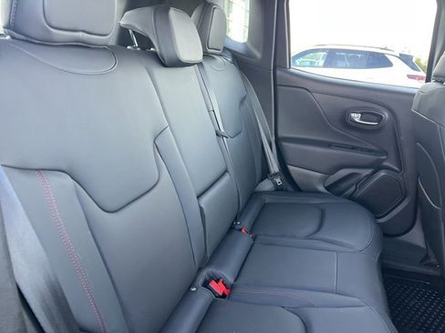 Used 2022 Jeep Renegade Trailhawk image 30