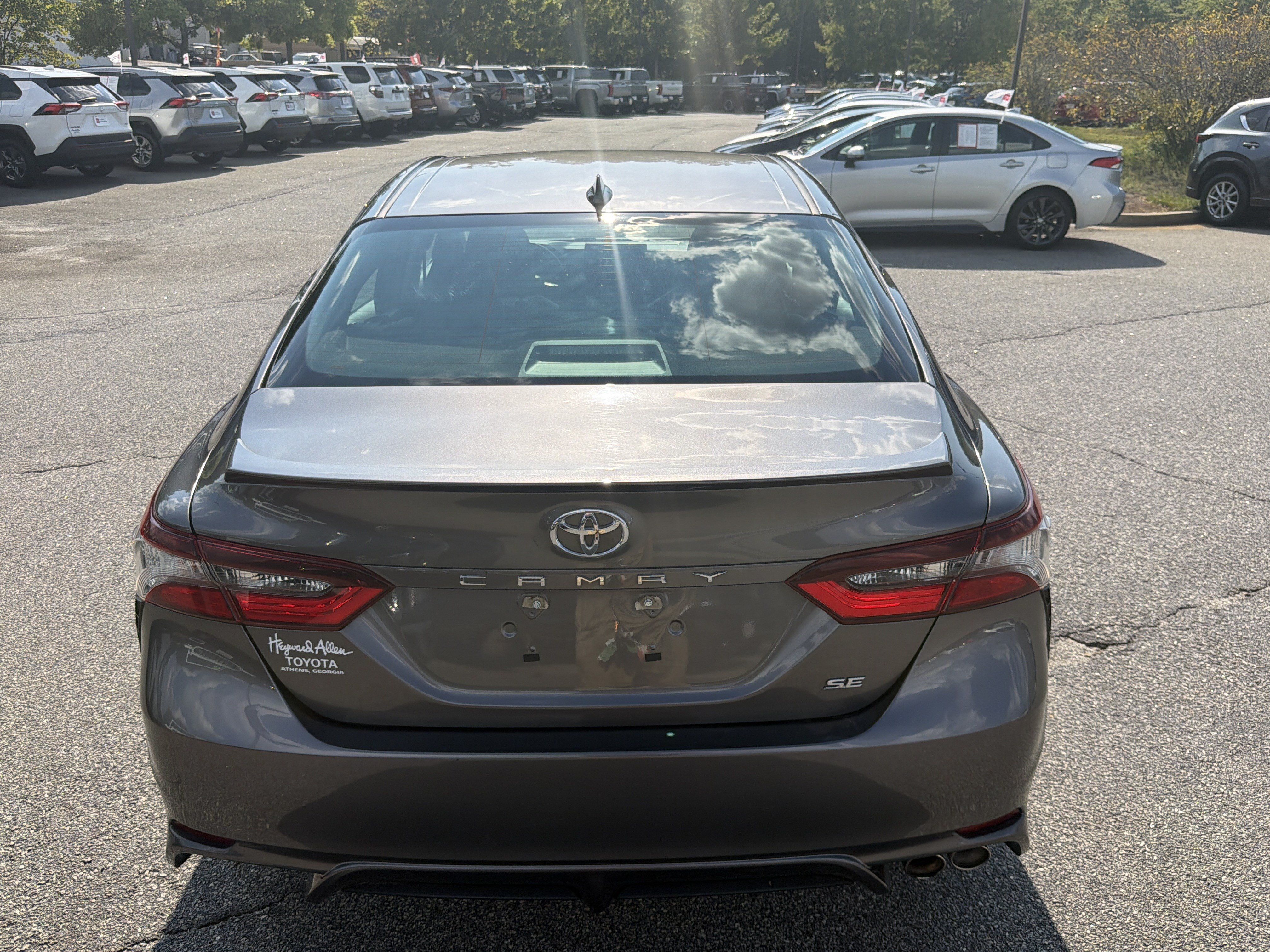 Used 2021 Toyota Camry SE FWD image 16