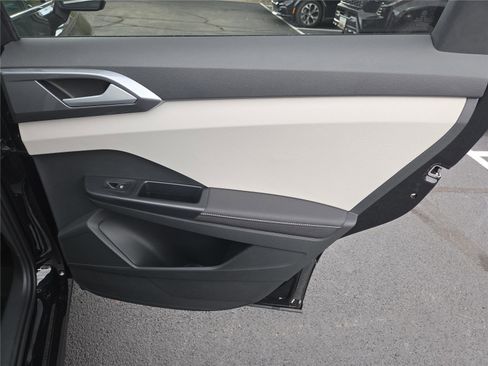 New 2025 Volkswagen Taos SEL image 31