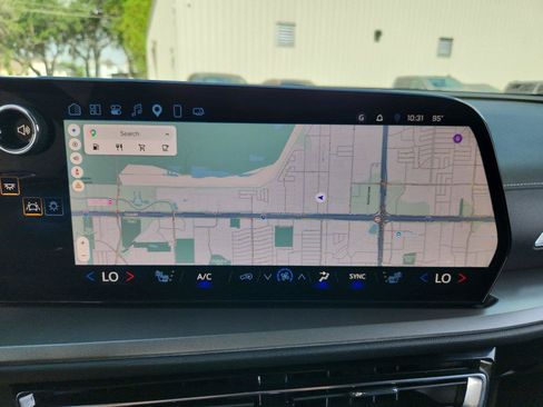 Certified 2025 Chevrolet Traverse LT FWD image 14
