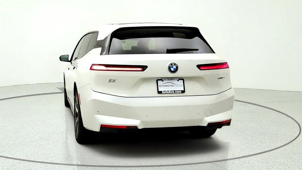 Used 2026 BMW iX xDrive45 w/ Premium Package AWD/4WD image 6