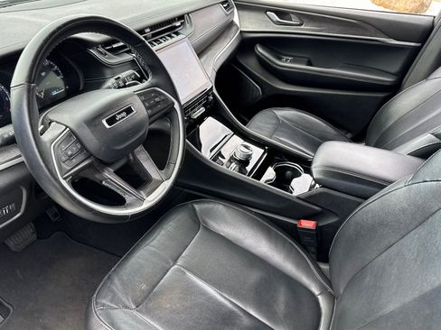 Used 2022 Jeep Grand Cherokee Limited image 11