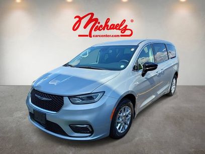 Used 2024 Chrysler Pacifica Touring-L