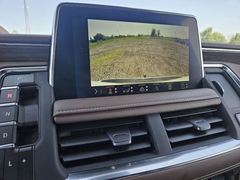 Used 2023 Chevrolet Suburban High Country w/ Advanced Technology Package AWD/4WD image 28