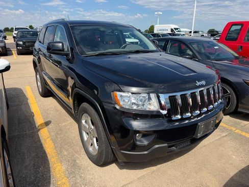 Used 2012 Jeep Grand Cherokee Laredo AWD/4WD image 2