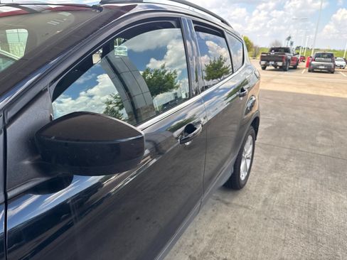 Used 2018 Ford Escape SE FWD image 4