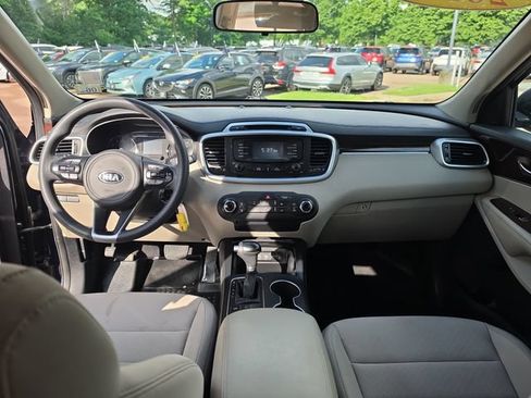 Used 2018 Kia Sorento LX AWD/4WD image 12