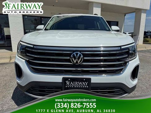 Used 2025 Volkswagen Atlas SE AWD/4WD image 3